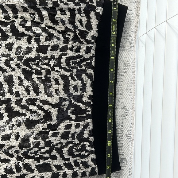 The Limited NWT Black & White Sequin Skirt Sz 2 - Picture 3 of 12